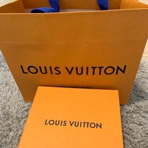 Empty box and shopping bag.